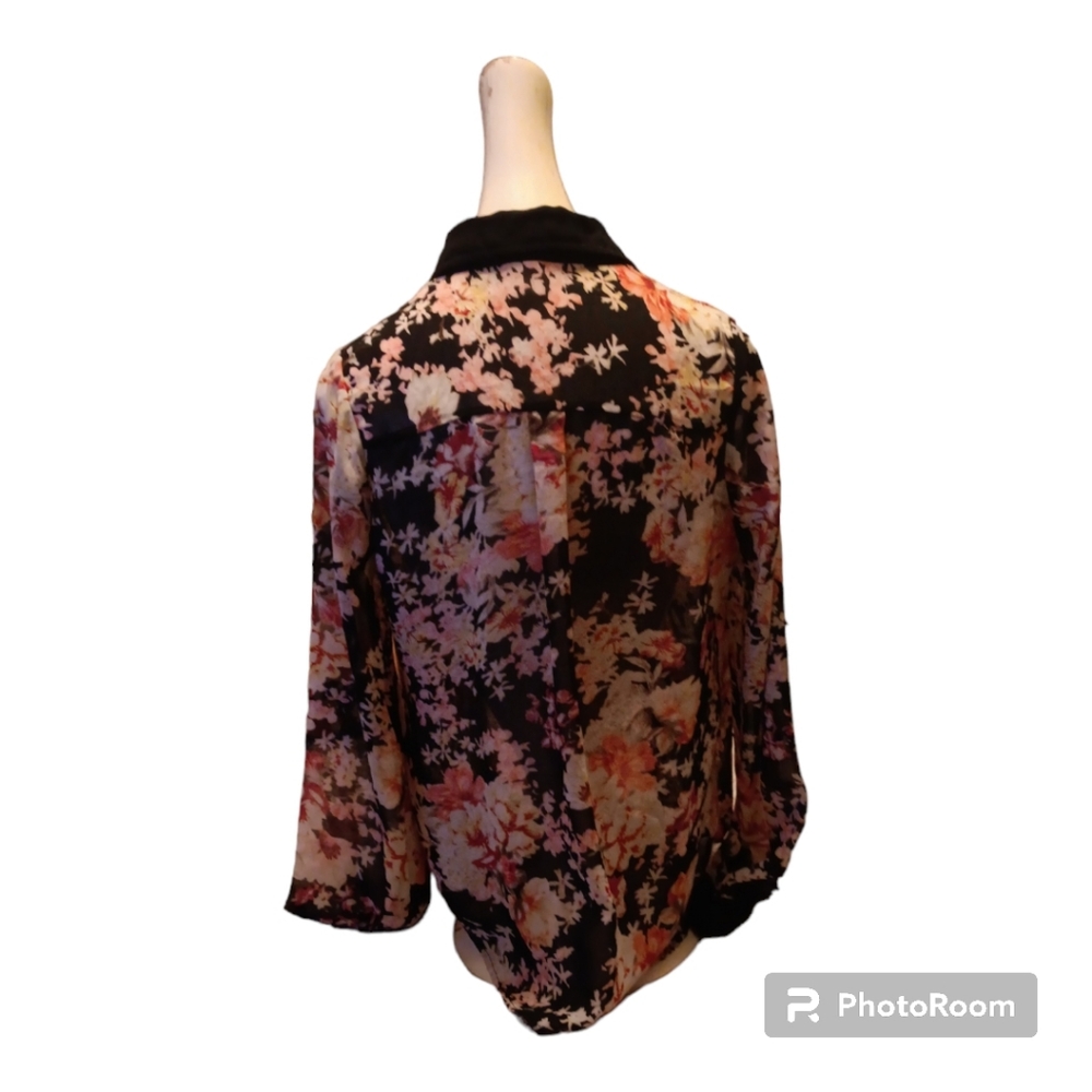 Floral button blouse - Picture 2 of 2